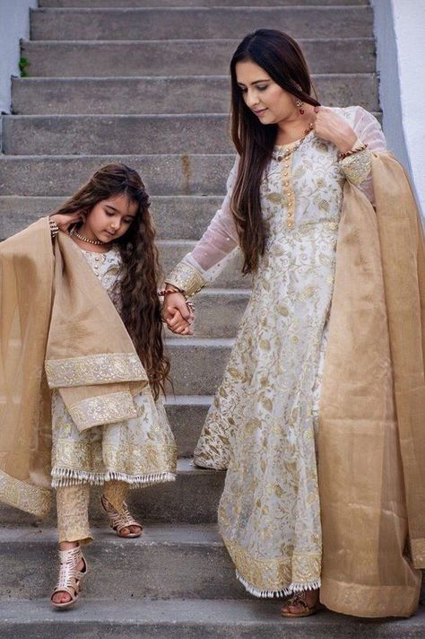 Mother Daughter Twining Dress, Mom Daughter Matching Dresses Mommy And Me, Mother Daughter Dresses Matching Wedding, Twining Outfits Mother Daughters, Mother Daughter Same Dress, Lehenga Sharara, Anarkali Outfit, Ivory Anarkali, Matching Lehenga