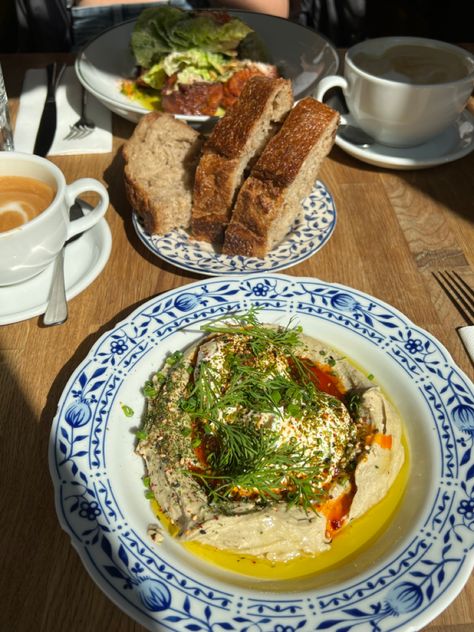 Essen, Hummus Aesthetic Food, Food In Europe Aesthetic, Seaside Restaurant Aesthetic, Greek Breakfast Aesthetic, Aesthetic Food Restaurant, Mediterranean Food Aethstetic, Greek Restaurant Aesthetic, Breakfast Restaurant Aesthetic