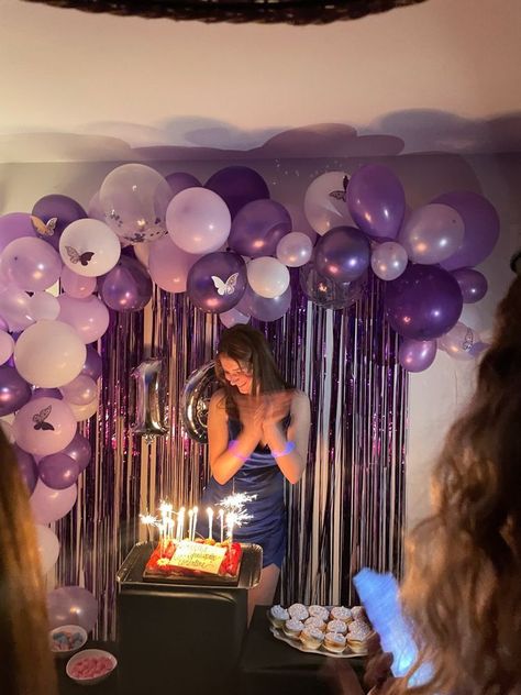 Euphoria Theme, 15 Taylor Swift, Lila Party, 14th Birthday Party Ideas, Taylor Swift Birthday Party Ideas, Sweet Sixteen Birthday Party Ideas, Purple Birthday Party, Taylor Swift 22, 17th Birthday Ideas