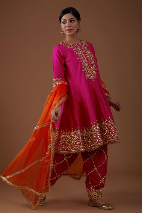 Short Anarkali Suits With Salwar, Organza Dupatta Suits Pakistani, Embroidery Salwar Suits Design, Salwar Work Embroidery, Anarkali Suits Bridal, Anarkali With Salwar, Pakistani Salwar Designs, Designer Suits For Women Indian, Pleated Salwar