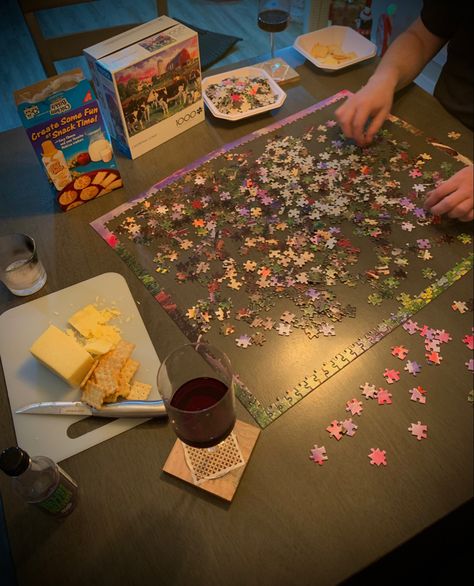Best Friends Night Aesthetic, Escape Room Date Aesthetic, Friends Date Ideas At Home, Night In With Boyfriend, Romantic Dates Ideas Aesthetic, Boyfriend Date Ideas Aesthetic, Puzzle Date Night Aesthetic, Things To Do With Your Boyfriend Aesthetic, At Home Dates Aesthetic