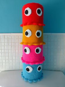 Crochet Pacman, Geeky Crochet Patterns, Toilet Roll Cover, Crochet Toilet Roll Cover, Crochet Bathroom, Retro Items, Crochet Kitchen, Crochet For Home, Crochet Diy