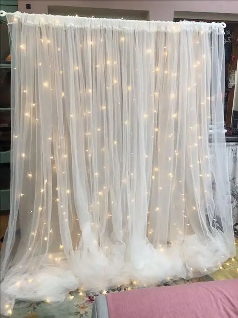 Blue And White Backdrop Birthday Parties, Balloon Decorations With Lights, Silver And Blue Balloon Decorations, Silver And White Prom Decorations, Fairy Lights And Balloons Decor, Party Decorations No Balloons, Blue Photobooth Backdrop, White Bday Decorations, Blue And White Bday Decor