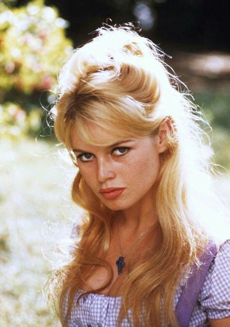 Brigitte Bardot Hair, Bardot Bangs, Bardot Hair, Wedding Makeup Vintage, Bridgitte Bardot, Bridgette Bardot, 60s Hair, Julie Christie, Bridget Bardot