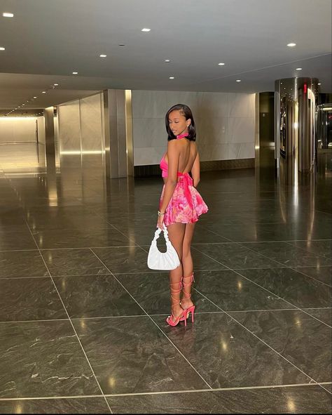 Dinner Poses, Baddie Birthday Outfit, Cute Modeling Poses, Modest Classy Outfits, Baddie Outfits Summer, Mode Poses, 2piece Outfits, Boujee Outfits, Photo Pose Style