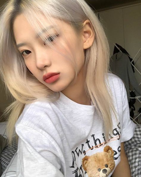 ⓘⓝⓢⓣⓐⓖⓡⓐⓜ ⓟⓞⓢⓣ ⓑⓨ : lkorworld Hair, Blonde Hair, Ulzzang, A Woman, Blonde, White