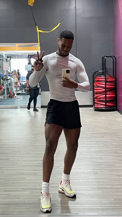 Kos, Men Gym Inspiration, Gym Fit Men Aesthetic, Mens Workout Clothes Aesthetic, Men Muscles Aesthetic, Gymshark Aesthetic Men, Men Gym Aesthetic Outfit, Mens Gym Aesthetic, Black Man Gym Aesthetic