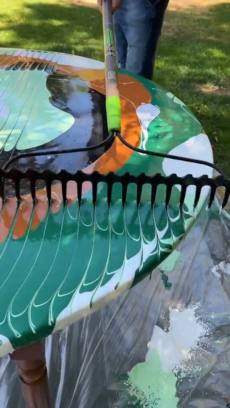 Justin Flom - he uses a yard rake to refurbish the table! 🤯 Pour Painting Table Top, Paint Pour Table Top, Refurbish Table, Colors Mixed Together, Refurbished Kitchen Tables, Refurbished Table, Painted Table Tops, Refinished Table, Upcycle Table