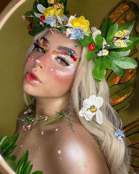 Fun Makeup Costume, Face Art Makeup Halloween, Creative Make Up Ideas, Floral Halloween Costume, Fairy Makeup Costume, Flower Queen Costume, Earthy Fairy Makeup, Spring Fantasy Makeup, Fairy Sfx Makeup