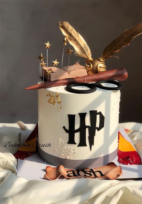Harry Potter birthday cake, Harry Potter cake, Harry Potter theme cake, Harry Potter cake ideas Birthday Cake Harry Potter, Harry Potter Cake Ideas, Tort Harry Potter, Harry Potter Theme Cake, Gateau Harry Potter, Harry Potter Snitch, Bolo Harry Potter, Cumpleaños Harry Potter, Harry Potter Birthday Cake