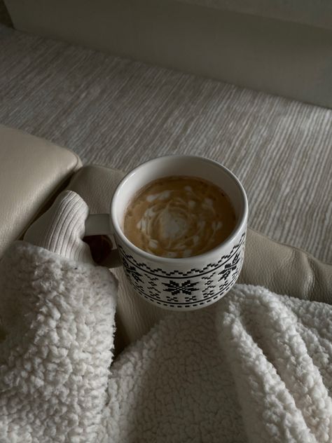 #coffee #cozy #christmas #mug #aesthetic Cosy Coffee Aesthetic, Coffee Winter Aesthetic, Cozy Mug Aesthetic, Christmas Mug Aesthetic, Warm Coffee Aesthetic, Christmas Mugs Aesthetic, November Aesthetic Cozy, January Core, January Widget