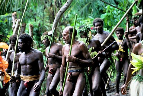 Landdiving7 Africa Tribes, Tribes Of The World, Tribes Man, Prehistoric Man, Iran Culture, Muslim Culture, Prehistoric World, Indigenous Tribes, Muslim Couples