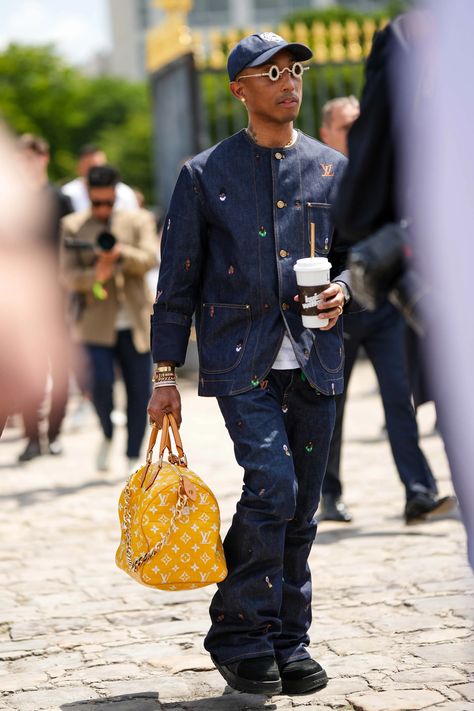 Fashion Week Style Inspiration, Pharell Williams Outfits, Men’s Runway, High Fashion Men Outfits, Rock Star Fashion, Celebrity Fits, Men Fashion Aesthetic, Denim Outfit Men, Pharell Williams