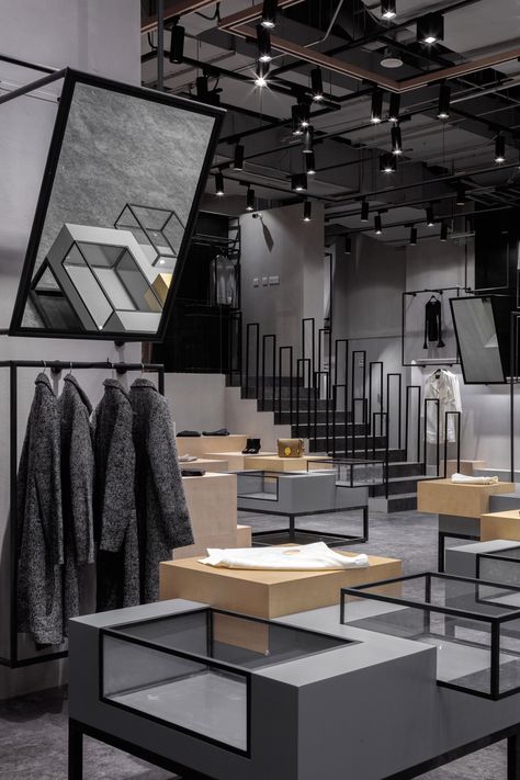 Fitting Room Design, Fashion Shop Interior, Fashion Showroom, Retail Lighting, Retail Interior Design, Fitness Room, 카페 인테리어 디자인, Fitting Room, Retail Store Design