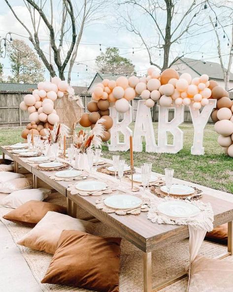 Girl Baby Shower Bear Theme Pink, Boho Gender Reveal Party Ideas, Boho Shower Table Decor, Boho Flower Baby Shower Theme, Baby Shower Outside Ideas, Baby Shower Outside Decorations, Back Yard Baby Shower Diy, Backyard Baby Shower Decor, Baby Shower Ideas Boho Girl