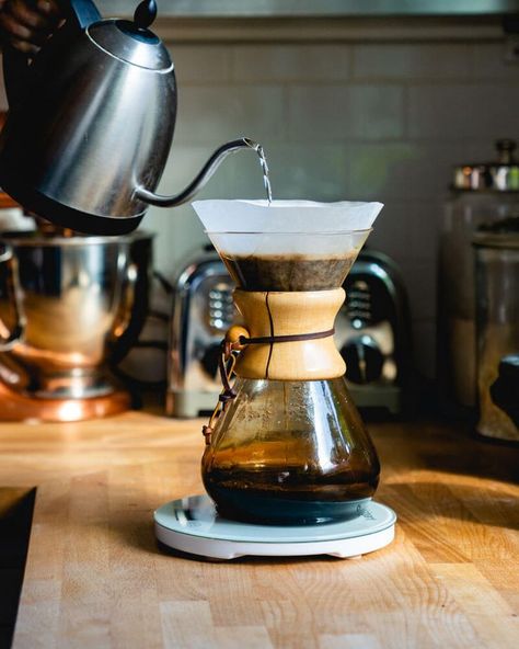 Coffee Making Aesthetic, Making Coffee Aesthetic, V 60 Coffee, Pourover Coffee, Chemex Coffee, Coffee Kettle, Gooseneck Kettle, Making Coffee, Coffee Making