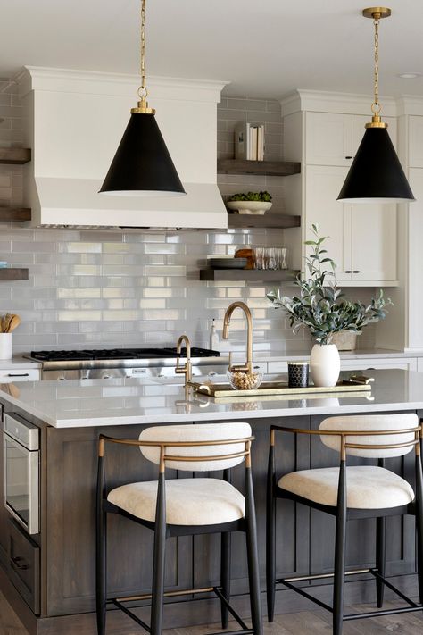 Kitchens Island Lighting, Neutral Kitchen Design Ideas, Kitchens 2023 Trends Small, Kitchen Lighting Trends For 2023, Modern Industrial Kitchen Cabinets, Best 2023 Kitchens, Newest Home Trends 2023, Popular Kitchens For 2023, Modern Farmhouse Kitchens 2023