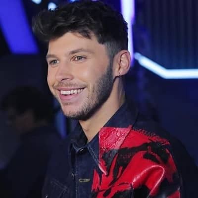 James Graham is a well-known British pop artist known for being the former lead vocalist of The X Factor UK boy band "Stereo Kicks." Small Music Studio, Stereo Kicks, James Graham, Reece Bibby, Music Competition, Singing Competitions, Singing Career, Traditional Music, X Factor