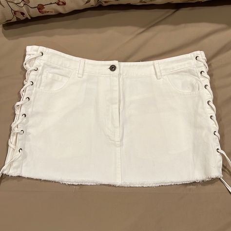 New With Tags White Denim Miu Miu Designer Miniskirt. On Trend And Very Sexy But It Was Too Small For Me. Length Approximately 12 1/2 Inches And Waist Approximately 18 1/2 Inches. Side Lacing Allows For Slight Adjustments In Size. Very Cute And Sexy. Victorious Festival, White Miniskirt, White Denim Mini Skirt, Leather Mini Skirts, Denim Mini, Denim Mini Skirt, White Skirts, White Denim, Miu Miu