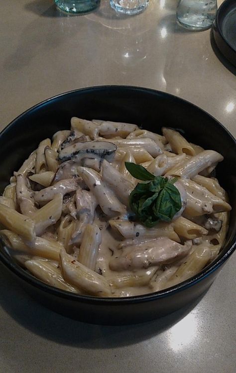 pasta dish, pasta dishes, pasta aesthetic, aesthetic food, yummy, food, pasta recipes, pasta dinner recipes, yummy aesthetic, chicken alfredo pasta, chicken Alfredo pasta aesthetic, pasta, pasta aesthetic, aesthetic food, pinterest food aesthetic, instagram story, instagram food story, instagram food story aesthetic White Pasta Aesthetic, Chicken Fettuccine Alfredo Aesthetic, Aesthetic Alfredo Pasta, Chicken Alfredo Pasta Aesthetic, White Sauce Pasta Aesthetic, Chicken Pasta Aesthetic, Fettucini Alfredo Aesthetic, Chicken Alfredo Aesthetic, Alfredo Pasta Aesthetic