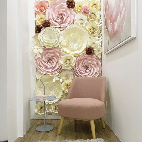 DC Paperflowers Manila on Instagram: “Selfie wall for @dermasiatimog #paperflowerwall #paperflowersbydandi #paperflowerdecor #dermclinic #dermclinicph #gentlemansfacial…” Salon Selfie Wall, Selfie Corner, Selfie Wall, Beauty Academy, Beauty Corner, Paper Flower Decor, Instagram Selfie, Paper Flower Wall, Beauty Ideas