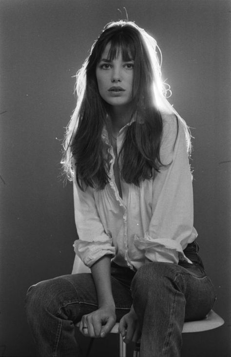 30 Best Photos of Jane Birkin in the 1970s ~ Vintage Everyday Portret Feminin, Jane Birkin Style, Dark Portrait, Foto Portrait, Studio Portrait Photography, Pose Fotografi, Fotografi Vintage, Photographie Portrait Inspiration, Model Pose