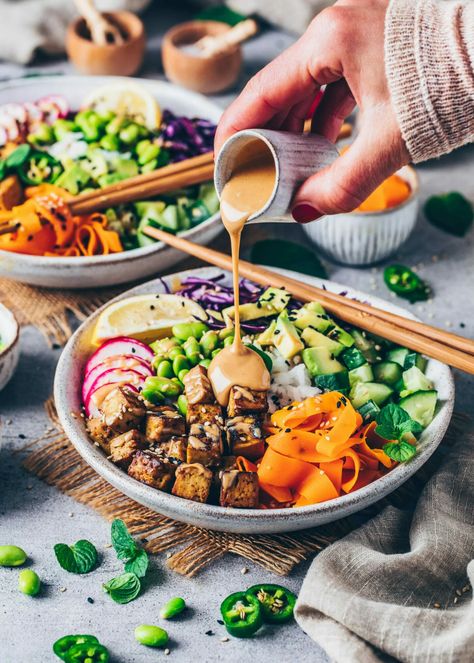 Tofu Bowl Sauce, Vegan Rice Noodle Bowl, Tofu Protein Bowl, Poke Bowl Tofu, Buddha Bowl Tofu, Poke Bowl Ideas, Poke Bowl Sauce, Edamame Bowl, Sesame Sauce Recipe