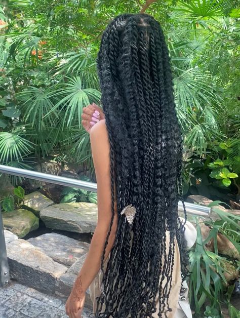 _.zezeeeee on insta #spiritual #blackgirl #blackhairstyles #braidedhairstylesforblackwomen #braids #earthtones #aesthetic #fashion #green #waistbeads #earthy #earthyaesthetic #contentcreator #gardendiaries #chakra#crystals #waistbeads #crystalwaistbeads #amethyst #rosequartz #opal #earthyvibes #islandtwists #earthyvibes #pinterest #weargarage #pinterest #pinterestinspired #pinterestaesthetic #garden #flowershop #flowergirl #flowergarden #ootd #ootdfashion #styleinspo #grwm #fashion Spiritual Birthday Outfit, Classy Earthy Aesthetic, Spiritual Girl Outfits Black Women, Spiritual Style Aesthetic, Green Waistbeads, Earthy Black Woman Aesthetic Outfits, Black Hippie Girl, Earthy Outfits Aesthetic, Earthy Girl