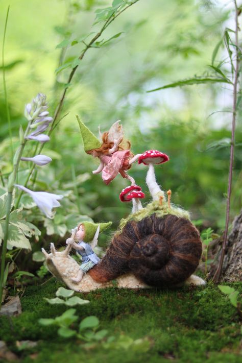 Finn & Fern — Lavender & Lark Modern Folk Embroidery, Felt Mushroom, Needle Felting Diy, Felt Fairy, Embroidery Tutorial, Needle Felting Projects, Felting Tutorials, Folk Embroidery, Fairy Garden Diy