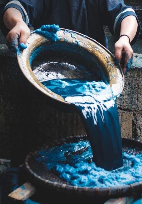 Indigo Textiles, Natural Indigo Dye, Azul Indigo, Textil Design, Mood Indigo, Indigo Shibori, Indigo Colour, Eco Printing, Japanese Textiles