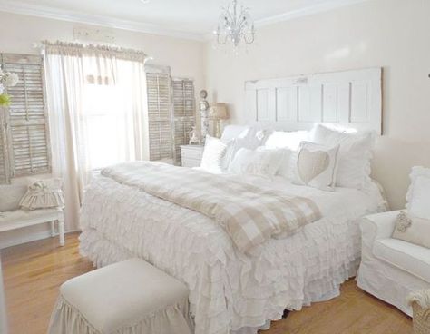 17 Spectacular Shabby Chic Bedroom Designs That Youre Gonna Love White Shabby Chic Bedroom, Country Chic Bedroom, Junk Chic Cottage, Chic Bedroom Design, Shabby Chic Decor Bedroom, Chic Bedroom Decor, Shabby Chic Dresser, Decor Shabby Chic, Shabby Chic Bedroom