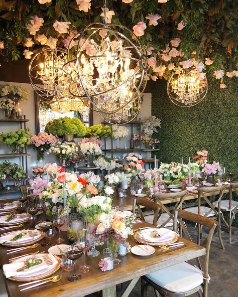 Hidden Garden Flowers Secret Dinner Party Series - Be Inspired PR Los Angeles, Angeles, Chic Party Decor, Garden Dinner Party, Secret Garden Theme, Garden Dinner, Secret Garden Parties, Garden Party Decorations, Dinner Party Table