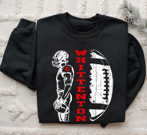 Football Mom Sweaters, Best Friend Football Shirts, Football Shirts For Brother, Diy Football Mom Shirts Ideas, Football Season Shirts Ideas, Football Fan Shirts High School, Cousin Football Shirt Ideas, Football Diy Shirts, Football Tee Shirts Ideas