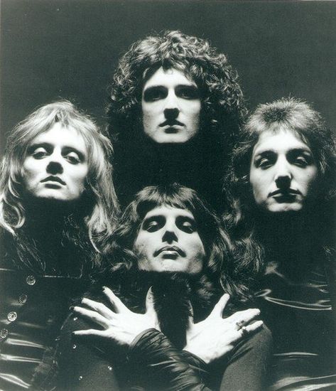 Queen Bohemian Rhapsody, 70s Music, Rock N’roll, Queen Freddie Mercury, John Deacon, Brian May, Queen Band, Mötley Crüe, Killer Queen