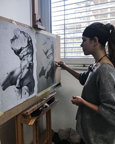 Academic Art Sketch, Fine Art Degree Sketchbook, Master Studies Drawing, Traditional Art Aesthetic, Art Class Aesthetic, Academic Sketch, Sophie Lark, Drawing Realism, Charcoal Artists