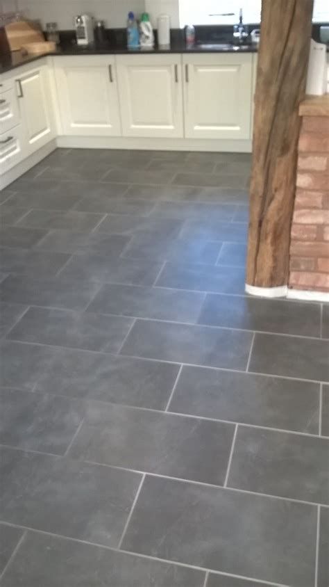 Floor Tile Kitchen Ideas, Large Kitchen Plans, Ceramic Tile Floor Kitchen, Kitchen Floor Tile Patterns, Slate Floor Tile, Floor Tile Kitchen, Grey Kitchen Tiles, Slate Kitchen, Clean Kitchen Floor