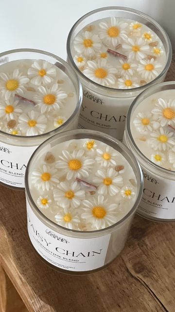 Cute Aesthetic Candles, Scented Candle Ideas, Candle Designs Ideas, Small Business Packaging Ideas Candles, Cool Candle Designs, Candle Inspo Aesthetic, Aestethic Candles, Spring Candle Ideas, Candles Making Ideas