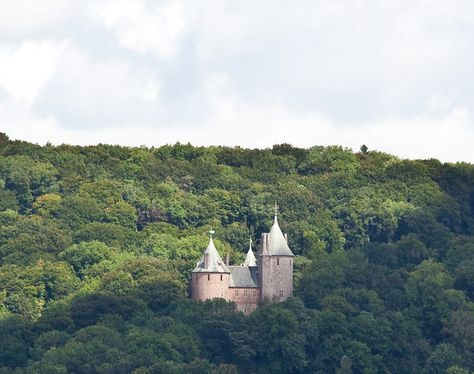 Castell Coch, Cardiff. Welsh Castles, Castles In Wales, British Castles, Visit Wales, Cardiff Wales, Fairytale Castle, Fantasy Novel, Places Of Interest, Travel Stuff