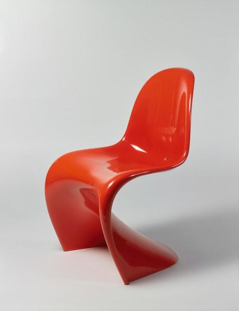 Verner Panton Chair, 70s Chairs, Vitra Chair, 70s Interior Design, Famous Chair, Flat Furniture, 70s Interior, Panton Chair, Iconic Chairs