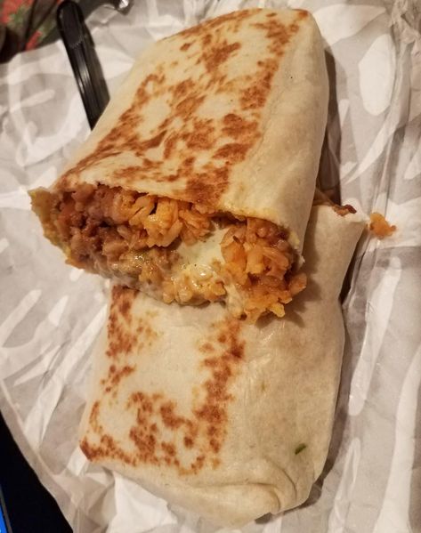 Mexican Food Photos, Taco Bell Wrap, Grilled Stuffed Burrito, Burrito Aesthetic, Taco Bell Aesthetic, Taco Bell Burrito, Taco Bell Tacos, Taco Bell Food, Snack Wrap Mcdonalds