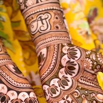 WedMeGood on Instagram: "Bridal beauty meets couple’s favorite pastime in this full-hand mehendi with a special monogram twist. 🍿💖 Tag a bride-to-be who’d love this! . . Download the free @wedmegood app to find your dream wedding team. Link in bio! . . Mehendi Artist @brownhue_mehendi . . [Mehendi, Bride, Bridesmaid, BrideToBe, Mehndi, Indian Wedding, Weddings]" Wedding Outfits, Brownhue Mehendi, Mehendi Bride, Hand Mehendi, Mehendi Artist, Wedding Team, Team Bride, Bridal Beauty, D Love