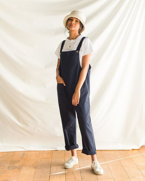 Olive on Instagram: “We’re down to the final few of our Kyoko Dungarees in Navy. Be sure to bag yours before they’re gone! If you miss your chance this time…” Dungarees Aesthetic, How To Style Dungarees, Dungaree Outfits, Dungaree Outfit, Cotton Dungaree, Casual Maternity, Ținută Casual, Mode Ootd, Modest Fashion Outfits