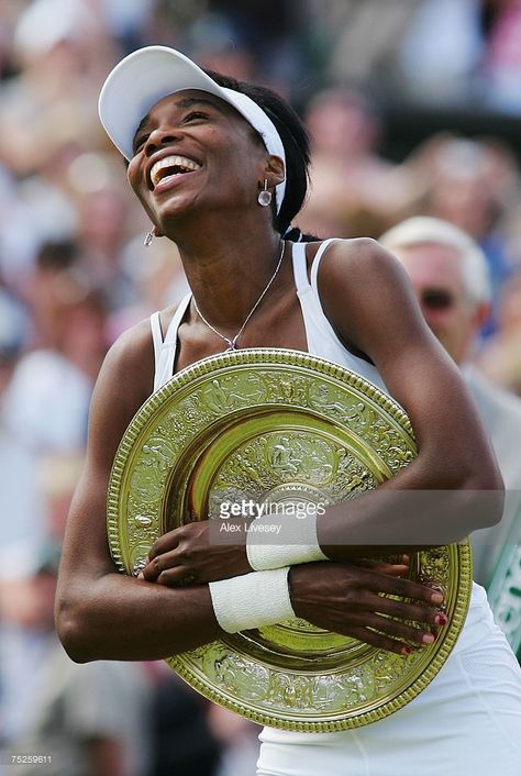 Venus Williams of USA hugs the trophy following her victory during the Women's Singles final match against Marion Bartoli of France during day twelve of the Wimbledon Lawn Tennis Championships at the All England Lawn Tennis and Croquet Club on July 7, 2007 in London, England. Williams won 6-4, 6-1. Sports Figures, Venus Williams Tennis, Jennifer Capriati, Williams Tennis, Venus And Serena Williams, Tennis Legends, Tennis World, Tennis Championships, Venus Williams