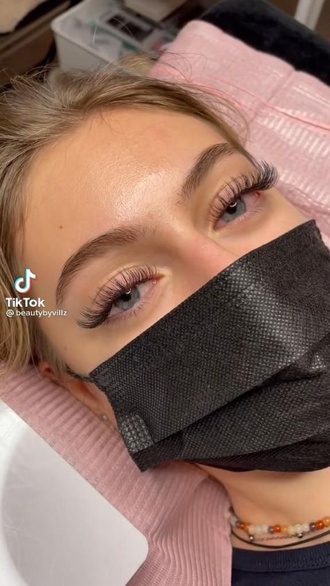 Natural Fake Eyelashes, Lash Extentions, Lashes Fake Eyelashes, Lash Extensions Makeup, Lash Extensions Styles, Eyelash Extensions Styles, Perfect Eyelashes, Natural Eyelash Extensions, Pretty Lashes