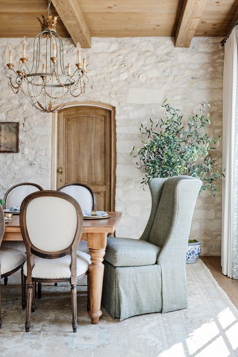 Italian Homes Interiors Tuscan Style, European Farmhouse Style, French Country Interior, Country Interior Design, French Oak Flooring, French Farmhouse Style, French Country Dining, Country Dining Rooms, French Style Homes