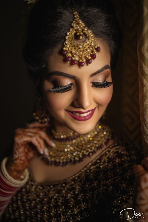 Bride Images Indian, Bridal Mackup Photoshoot, Jwellary Shoot Poses, Bride Mackup Poses, Bridal Makeup Photography Poses, Bride Makeup Shoot Poses, Bride Makeup Pose, Bridal Makeup Photos, Makeup Shots Wedding