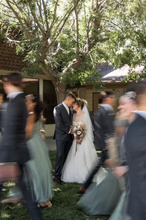 Blurry Wedding Party Photo, Bridal Party Editorial Photos, Documentary Style Bridal Party Photos, Long Exposure Wedding Photos, Blurry Bridal Party Photo, Wedding Poses Wedding Party, Large Group Wedding Photos, Wedding Party Photos With Parents, Whole Wedding Party Photos