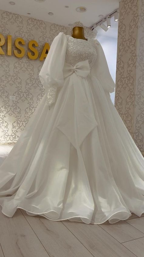 Wedding dresses Wedding Dress Muslimah, Hijabi Wedding Dress, Wedding Dress For Girls, Wedding Dresses Fit, Muslimah Wedding Dress, Muslimah Wedding, Bride Dress Simple, Enchanting Wedding, Wedding Dress Bustle