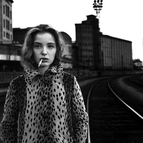 Julie Delpy by Stéphane Coutelle (Paris, 1989) Ryan Gosling, Julie Delpy, Foto Portrait, Before Sunrise, I'm With The Band, Jessica Chastain, French Girl, Girl Crush, Famous People