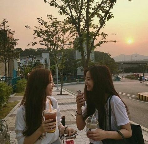 aesthetic cute korean friends bestfriends girls women ullzang Korean Image, Ullzang Girls, Korean Friends, Best Freinds, Bff Girls, Aesthetic Korea, Korean Best Friends, Best Friend Poses, Fotos Goals